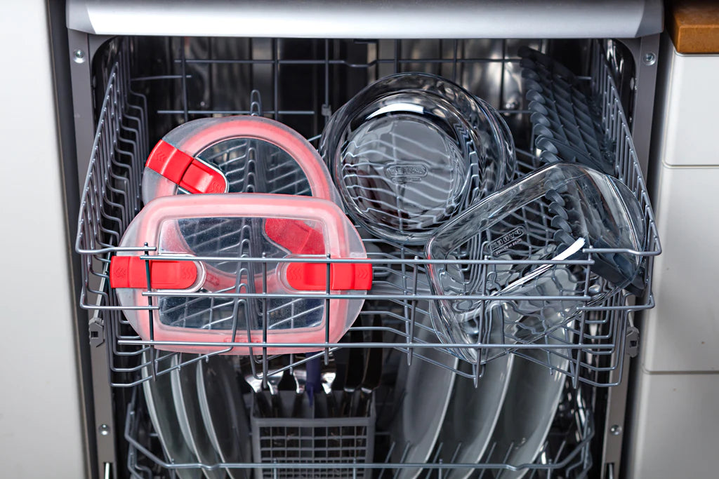 Pyrex Cook & Heat Round dish 208PH00 shown in the dishwasher