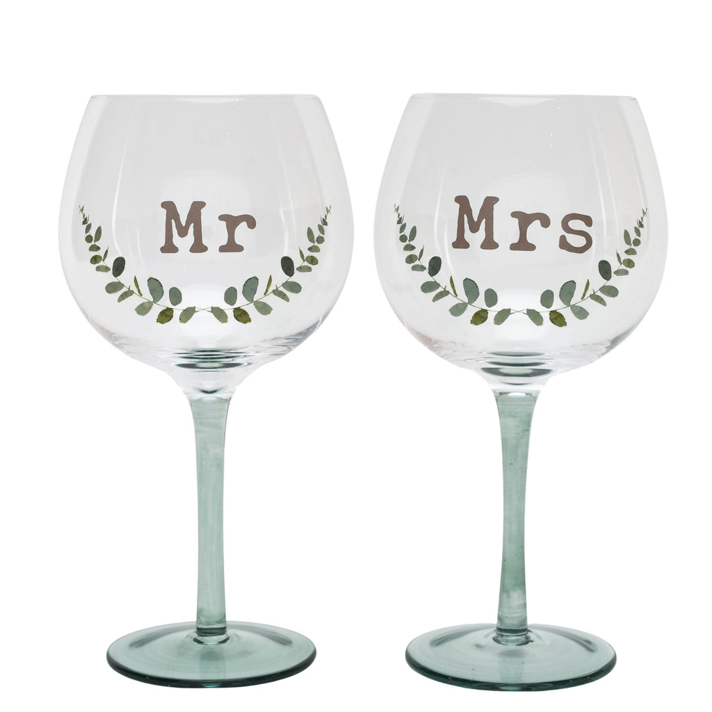 WG1119 Love Story Gin Glass Set of 2 "Mr" & "Mrs" - front of the two glasses
