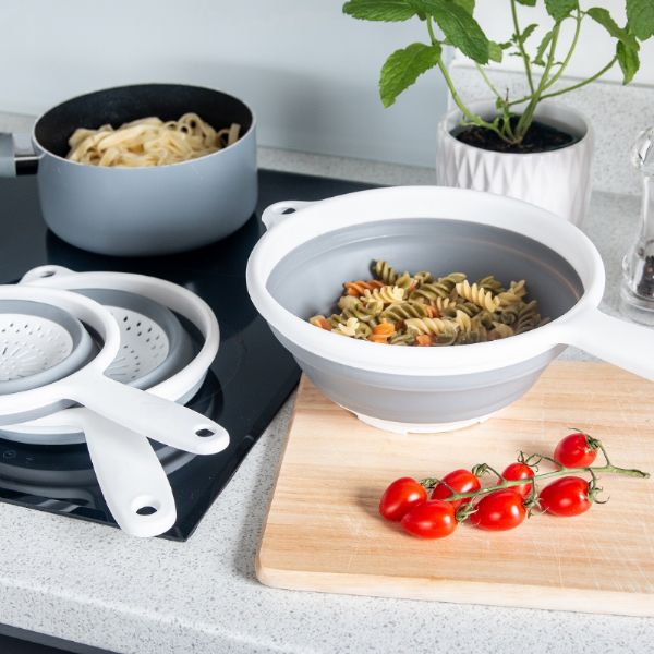Addis 517522 8" Colander with pasta and cherry tomatoes