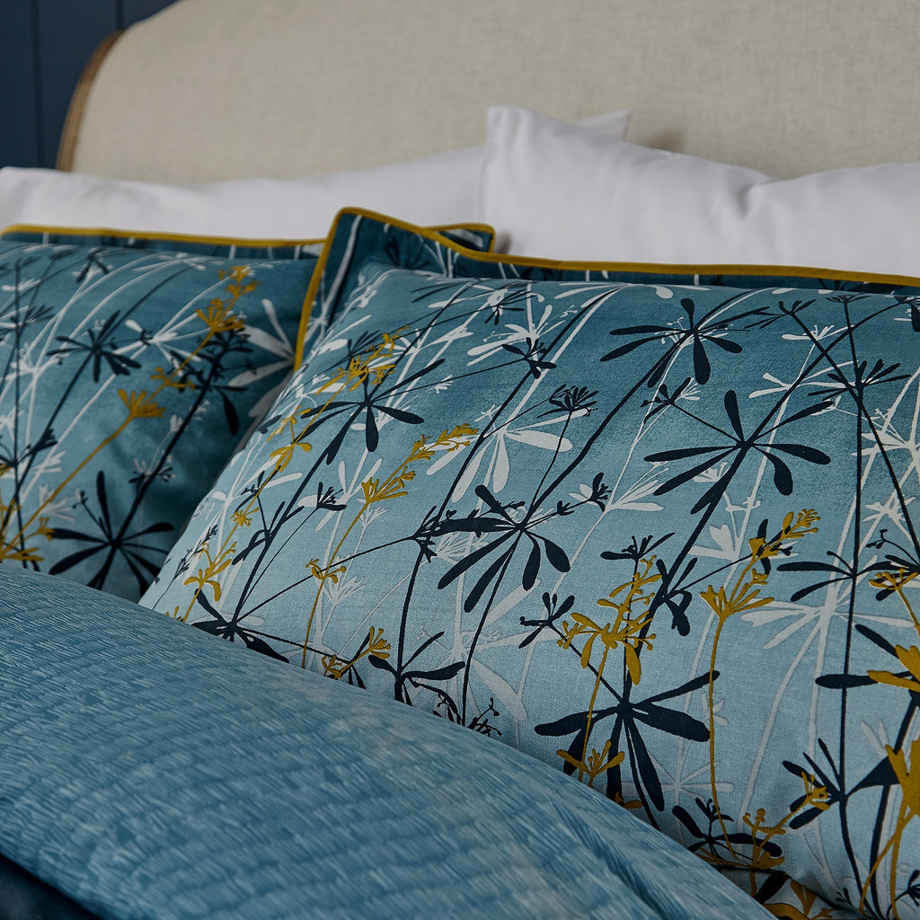 Goosegrass Cover Set Double Bed Blue pillows