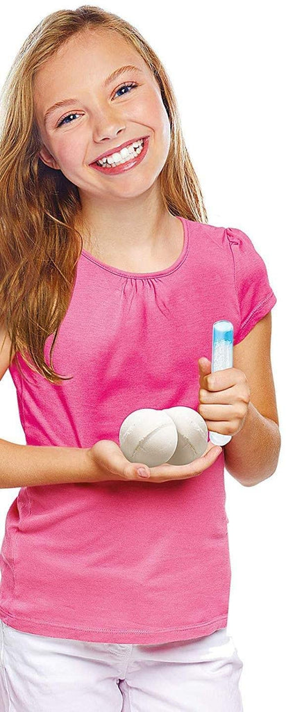 Child holding the Clementoni Soap And Bath Bombs