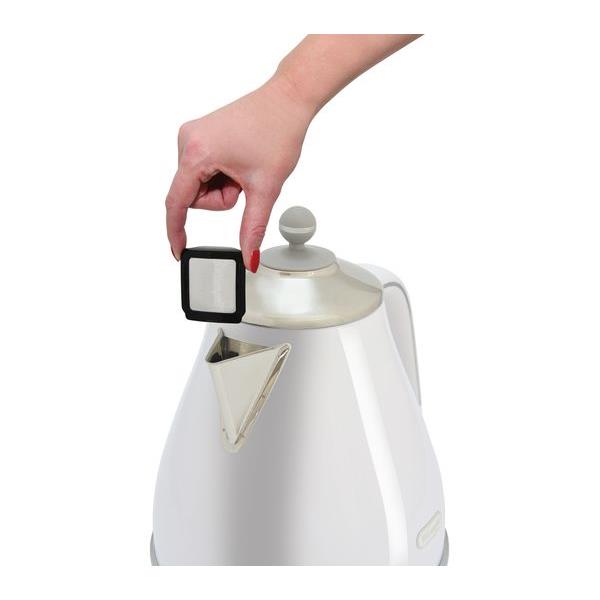 Icona Capitals Kettle White Woman holding filter