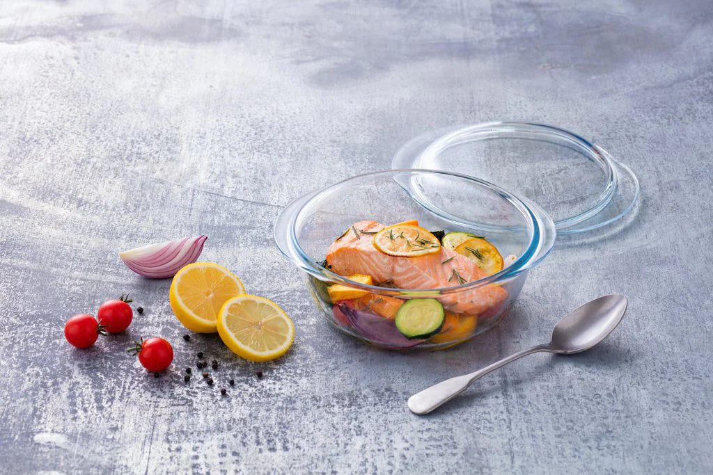 Pyrex Casserole 3L with salmon & vegetables in it